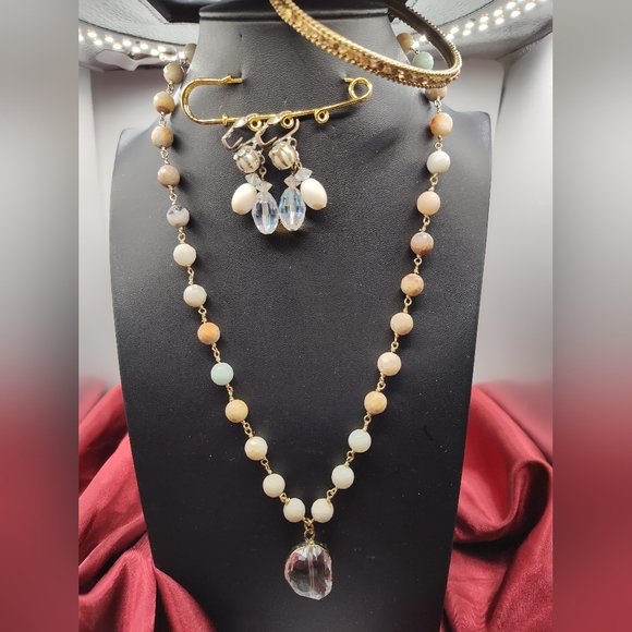Source Unknown Jewelry - Vintage Gold Tone Chain Link Stone & Crystal Necklace Screw Back Crystal Earring